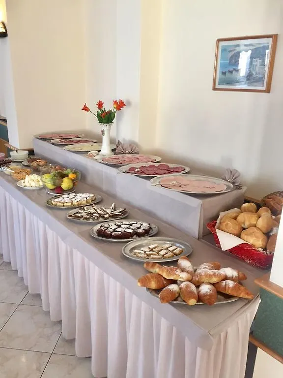 Hotel Lido Gargnano 3*,